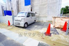 駐車スペースはゆとりある2台分を確保。マイカー用に、お客さま用に、余裕を持ってご利用いただけます。