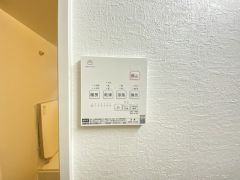 浴室暖房乾燥機には、暖房、乾燥、涼風、換気の4つの機能が付いています。タイマー付きです。換気・雨の日の洗濯も安心です＾＾