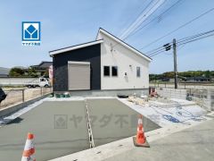 平屋住宅・角地＾＾ スーパー・コンビニ徒歩1分＾＾お買い物が便利＾＾並列駐車3台。敷地面積63坪。 コミュニティバス川宮停徒歩1分。