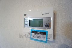 キッチン横からお湯張り、追い炊き、足し湯がボタン一つで楽々操作できる給湯機リモコンです＾＾忙しい夕飯の準備の時間帯に重宝しますね。