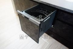 家事の時間が短縮できる食器洗浄乾燥機付。後片付けもラクラクです。 食器を洗う手間が減るので家族とのコミュニケーションの時間や自分の時間が増えますね。