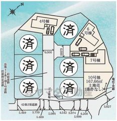 全体区画図。10号棟。 閑静な住宅街でのんびり子育てができそうです。駐車スペースは2台分。