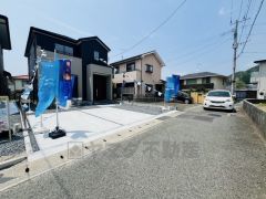 コンビニ・スーパー・ドラッグストア徒歩15分圏内。