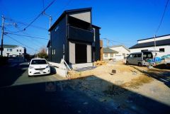 前面道路は西側約7.53ｍ、南側約2.37ｍ。 西側は幅広いため、車の離合や、駐車もスムーズです＾＾