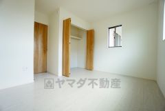 全居室に収納完備。下段を引き出し収納にするなど、空いたスペースを有効活用すれば収納力がグッと高まります。常に整理整頓されたお部屋は気持ちがいいです＾＾