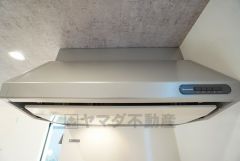 調理により発生する油煙や臭いを吸い込み、屋外へ排気してくれます。