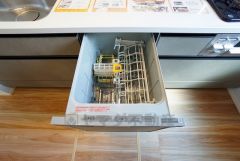 家事の時間が短縮できる食器洗い乾燥機付。