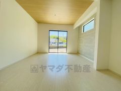 家族が集まる開放的なリビング。約18帖の大空間で毎日のお食事が楽しみです＾＾思い思いの時間を過ごしたり、家族みんなで食事をしたり、素敵な団らんの場になりますね。