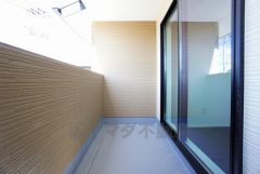 お洗濯物を干すスペースとしても十分な広さがあります。  お天気の良い日はお洗濯物がよく乾きそうな日当たり良好のバルコニー＾＾