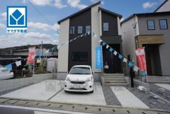 コンビニまで徒歩6分。スーパーまで徒歩13分。ドラッグストアまで徒歩12分。