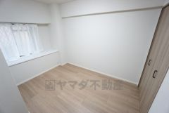 5帖の洋室。暖かい光が差し込みます。寝室や子ども部屋など用途は様々です＾＾