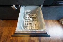 家事の時間が短縮できる食器洗浄乾燥機付。後片付けもラクラクです。