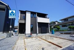 スーパー・コンビニ・ドラッグストアまで徒歩7分圏内とお買い物が便利＾＾閑静な住宅街。角地で陽当り風通し良好です＾＾