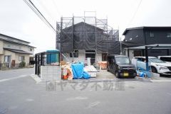 駐車スペースはゆとりある2台分を確保。マイカー用に、お客さま用に、余裕を持ってご利用いただけます。