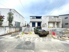 駐車スペースはゆとりある3台分を確保。マイカー用に、お客さま用に、余裕を持ってご利用いただけます。