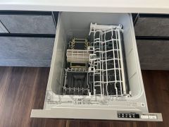 調理により発生する油煙や臭いを吸い込み、屋外へ排気してくれます。