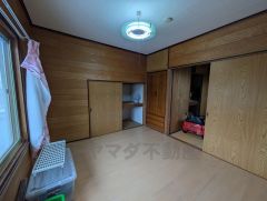 木目調のシンプルデザインで落ち着きと安らぎの空間に仕上げています。