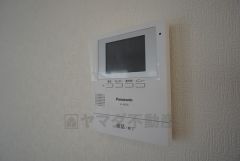 防犯性、セキュリティ対策に安心できるテレビモニター付きインターフォンです。セールスマン対策にもなり安心できます。
