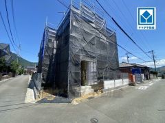 スーパー・コンビニまで徒歩10分圏内。周辺環境充実。西鉄バス上須恵口停徒歩5分。敷地面積広々約61坪＾＾