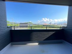 お洗濯物を干すスペースとしても十分な広さがあります。  お天気の良い日はお洗濯物がよく乾きそうな日当たり良好のバルコニーです＾＾