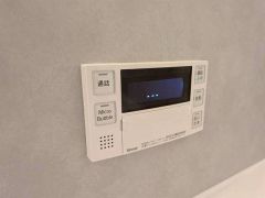 浴室内の給湯器リモコン。一日の疲れを癒す快適なバスタイムを＾＾