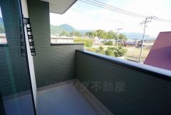 お洗濯物を干すスペースとしても十分な広さがあります。  お天気の良い日はお洗濯物がよく乾きそうな日当たり良好のバルコニー＾＾
