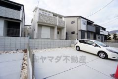 駐車スペースはゆとりある3台分を確保。マイカー用に、お客さま用に、余裕を持ってご利用いただけます。