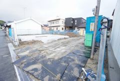 駐車スペースはゆとりある4台分を確保。マイカー用に、お客さま用に、余裕を持ってご利用いただけます。