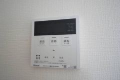 キッチン横からボタンひとつで操作が楽々。