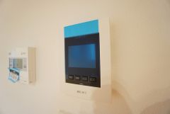 防犯性、セキュリティ対策に安心できるテレビモニター付きインターフォンです。セールスマン対策にもなり安心できます。