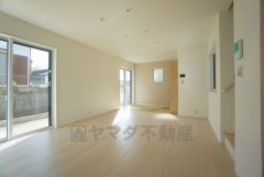 断熱性能の窓ガラスを採用。省エネ、光熱費カットにも貢献します。 夏は涼しく、冬は暖かく快適に過ごせます。