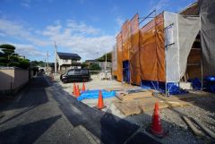 前面道路は北西側約4ｍ。