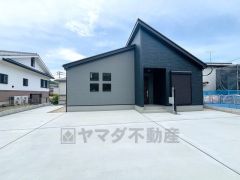 駐車スペースはゆとりある2台分を確保。マイカー用に、お客さま用に、余裕を持ってご利用いただけます＾＾