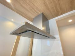 レンジフードは薄型タイプでスッキリみえますね＾＾