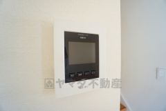 防犯性もばっちり、TVモニター付きインターフォン完備。