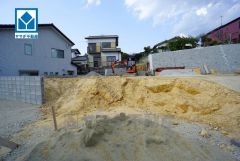 敷地面積広々77坪。西鉄バス「一 番田」停まで徒歩4分。コンビニまで徒歩12分スーパーまで徒歩13分。