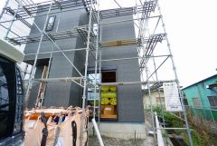 西鉄バス「熊崎」停徒歩1分。ＪＲ篠栗線「原町」駅徒歩9分。通勤や通学に便利＾＾