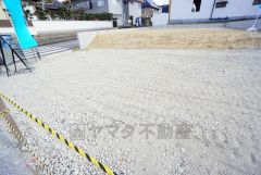 駐車スペースはゆとりある3台分を確保。マイカー用に、お客さま用に、余裕を持ってご利用いただけます。