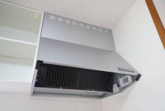 調理により発生する油煙や臭いを吸い込み、屋外へ排気してくれます。