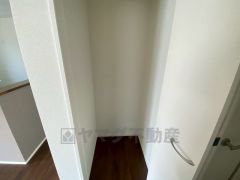 廊下収納完備。