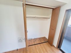 各室に収納完備。