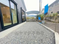 お庭には水道も完備してあるので、小さなお子様用のプールなど、大活躍すること間違いなし。ペットを飼われているご家族様にもオススメです＾＾