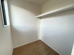 全居室に収納完備。下段を引き出し収納にするなど、空いたスペースを有効活用すれば収納力がグッと高まります。常に整理整頓されたお部屋は気持ちがいいです＾＾