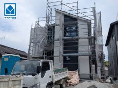 ＪＲ筑豊本線「桂川」駅徒歩10分＾＾飯塚市コミュニティバス「北古賀」停徒歩12分。