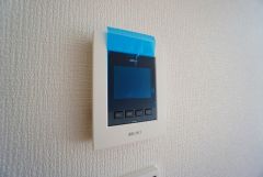 防犯性、セキュリティ対策に安心できるテレビモニター付きインターフォンです。セールスマン対策にもなり安心できます。