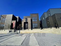 カースペース3台分。ご夫婦で1台ずつと友人や急な来客があっても安心です＾＾穂波東IC入口（八木山バイパス）まで車で約9分。遠出のお出かけに便利＾＾