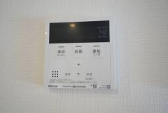 キッチン横からボタンひとつで操作が楽々。