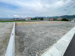 駐車スペースはゆとりある4台分を確保。マイカー用に、お客さま用に、余裕を持ってご利用いただけます。