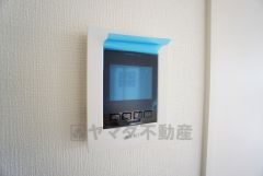 防犯性、セキュリティ対策に安心できるテレビモニター付きインターフォンです。セールスマン対策にもなり安心できます。