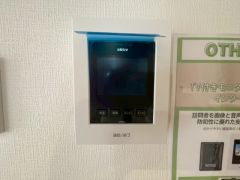 防犯性、セキュリティ対策に安心できるテレビモニター付きインターフォンです。セールスマン対策にもなり安心できます。